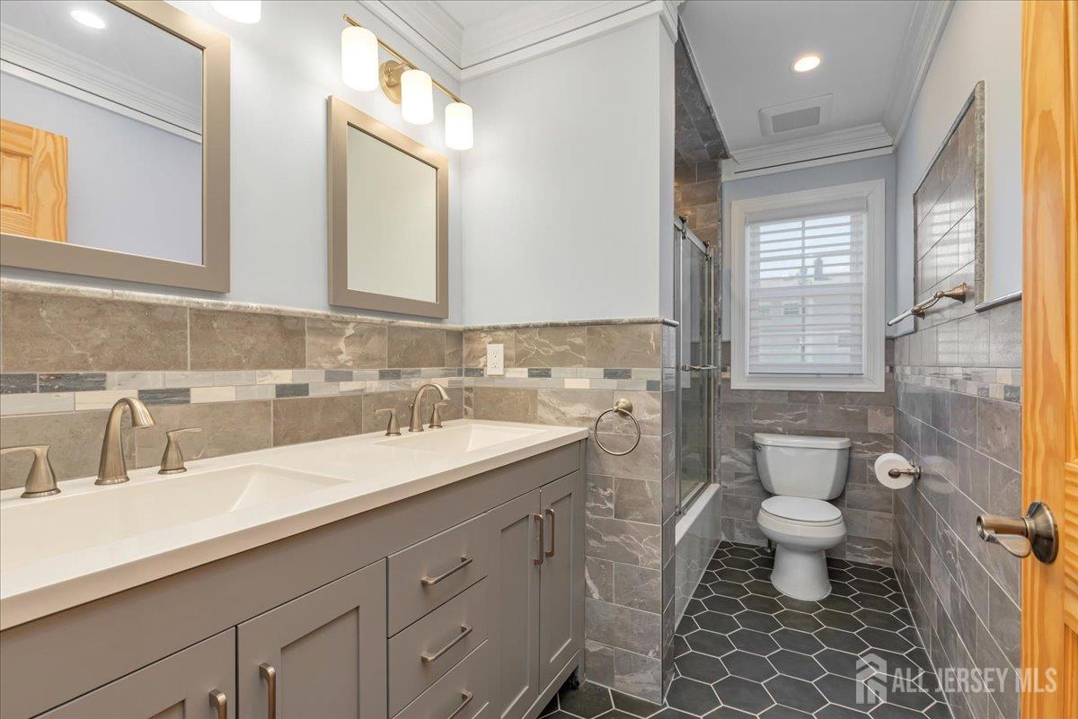 405 Ford Avenue Fords, NJ 08863 - Photo 22 of 35