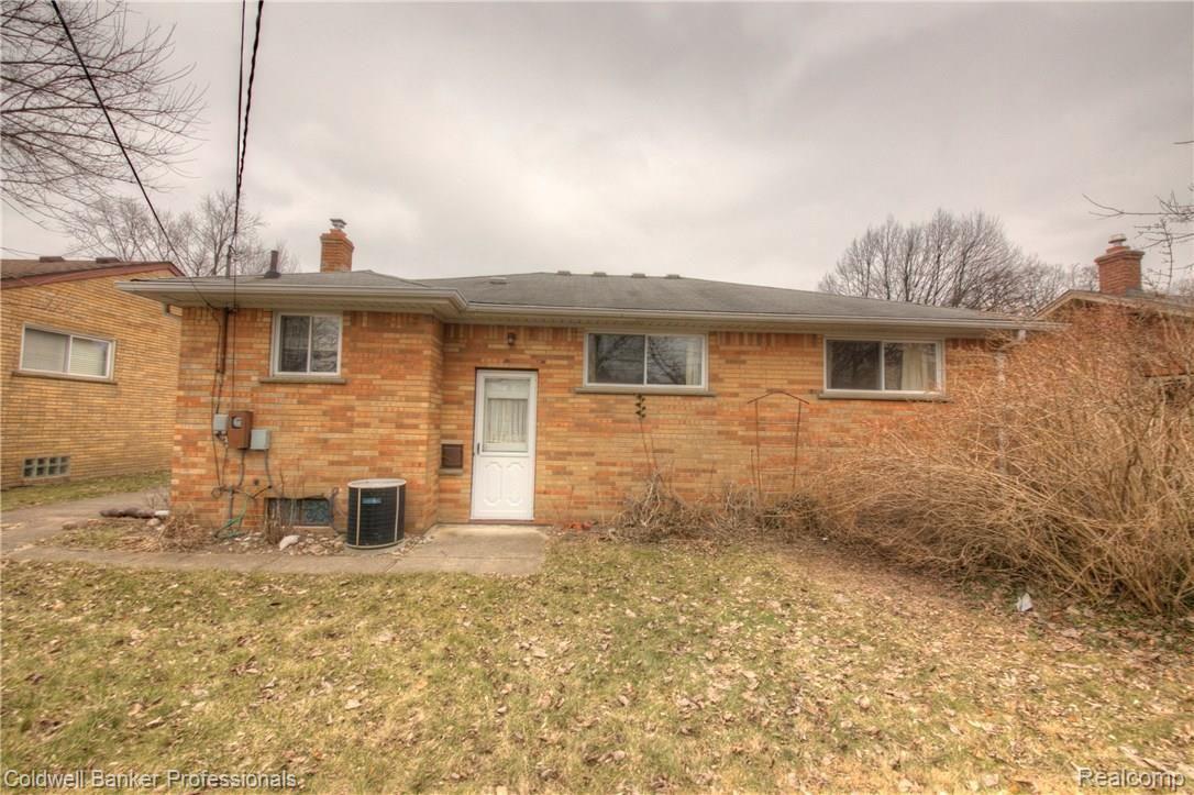 212 South Alice Avenue Rochester, MI 48307 - Photo 6 of 32 Straight on View of the Back of House