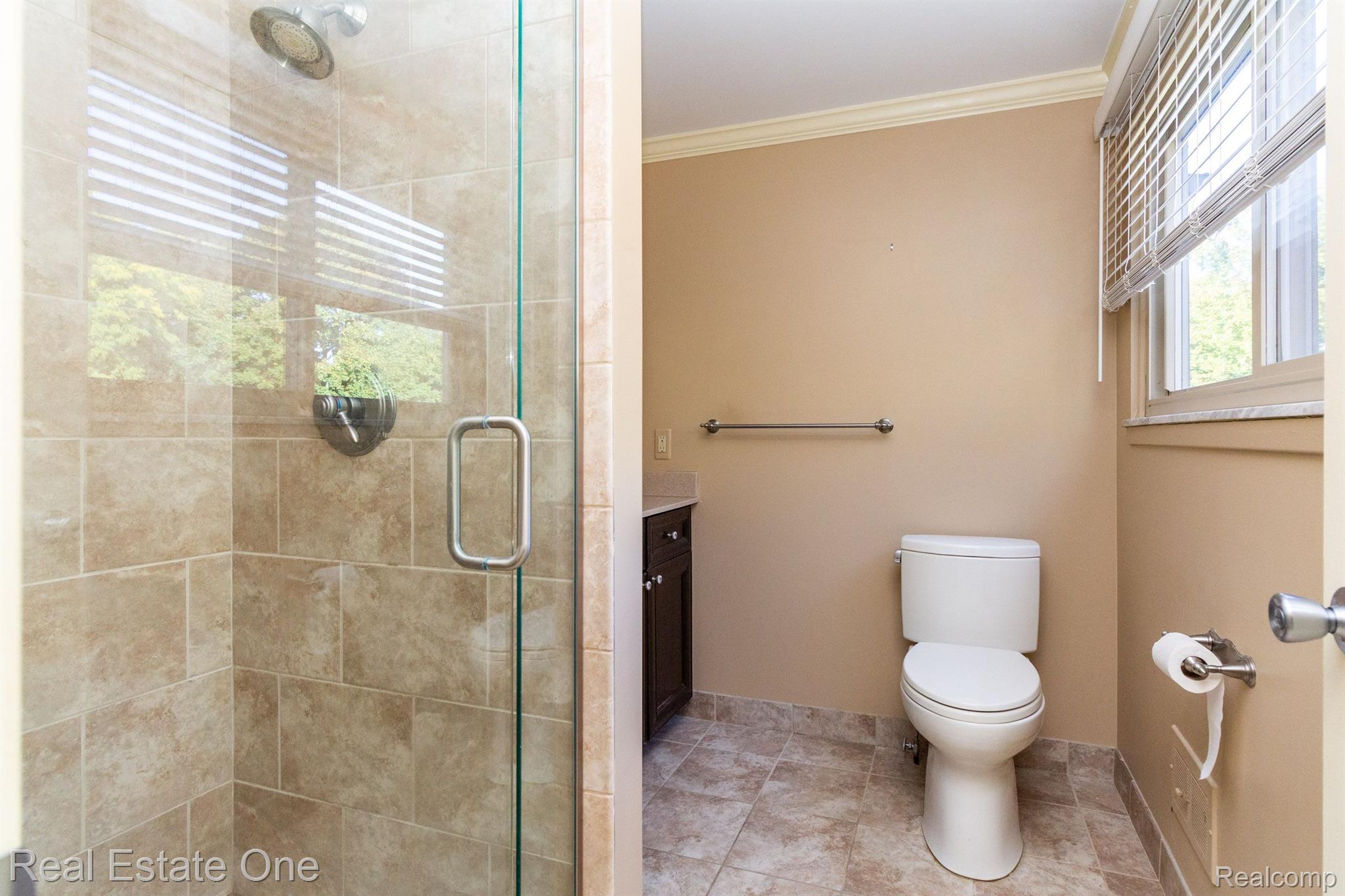 772 Castlebar Drive Rochester, MI 48309 - Photo 29 of 47 Master Bathroom