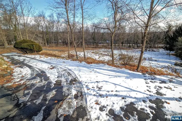 $499,999 | 100 Overlook Drive, Woodcliff Lake, NJ 07677