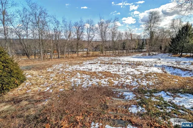 $499,999 | 100 Overlook Drive, Woodcliff Lake, NJ 07677