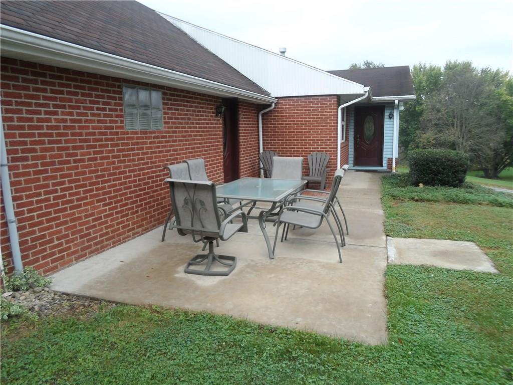 186 Oak Ridge Drive Butler, PA 16002 - Photo 3 of 25