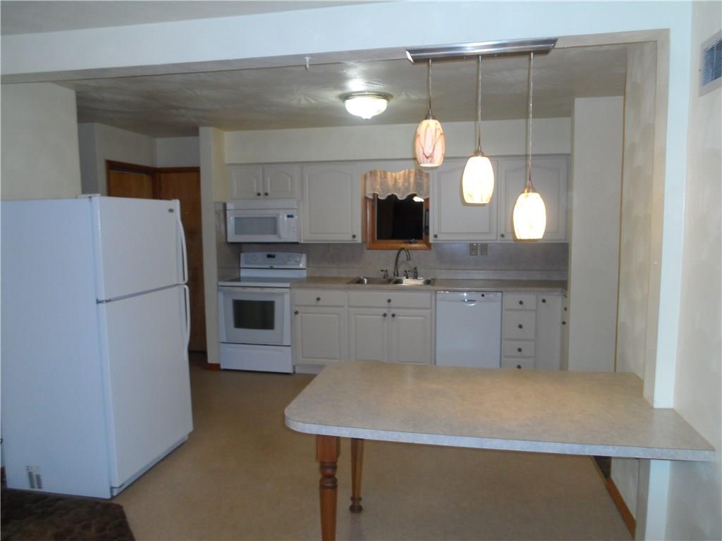 186 Oak Ridge Drive Butler, PA 16002 - Photo 4 of 25