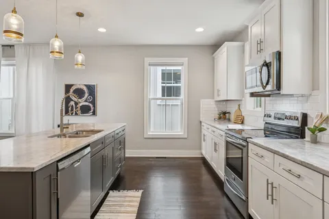 $750,000 | 703 B Skyview Drive, Nashville, TN 37206