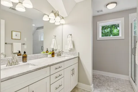 $750,000 | 703 B Skyview Drive, Nashville, TN 37206