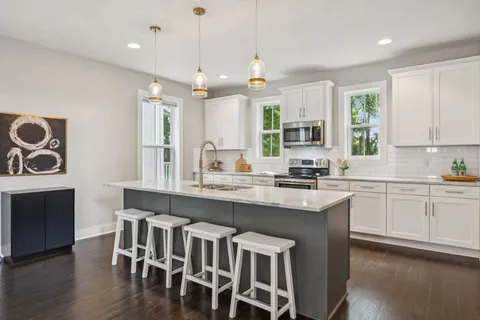 $750,000 | 703 B Skyview Drive, Nashville, TN 37206