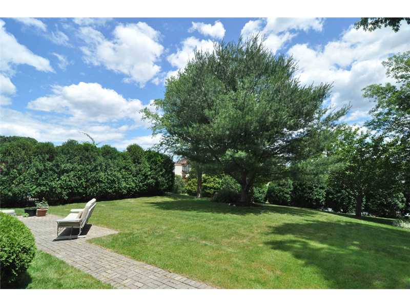 21 Phenix Ridge Drive Cranston, RI 02921 - Photo 25 of 25 Yard/Garden.
