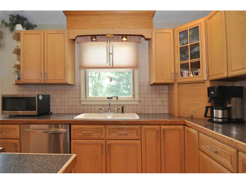 21 Phenix Ridge Drive Cranston, RI 02921 - Photo 8 of 25 Kitchen.