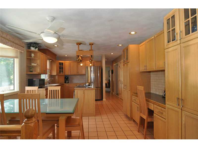 21 Phenix Ridge Drive Cranston, RI 02921 - Photo 9 of 25 Kitchen.
