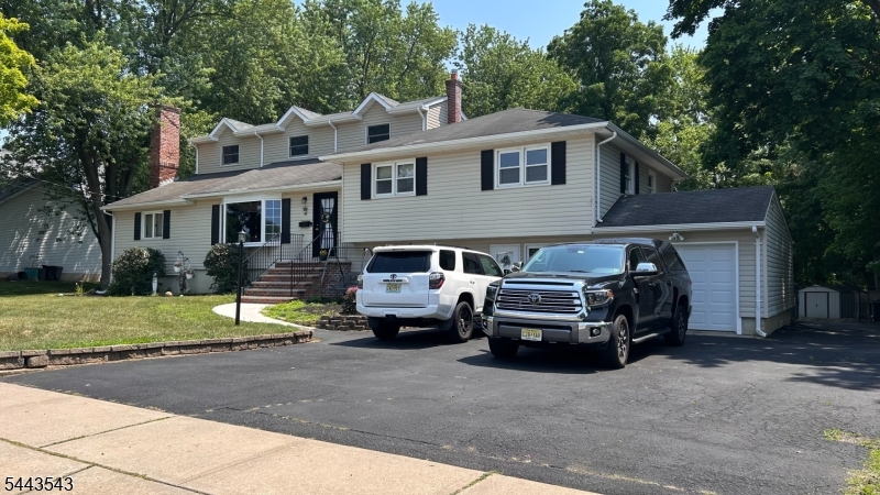 62 Andover Drive Wayne, NJ 07470 - Photo 2 of 34