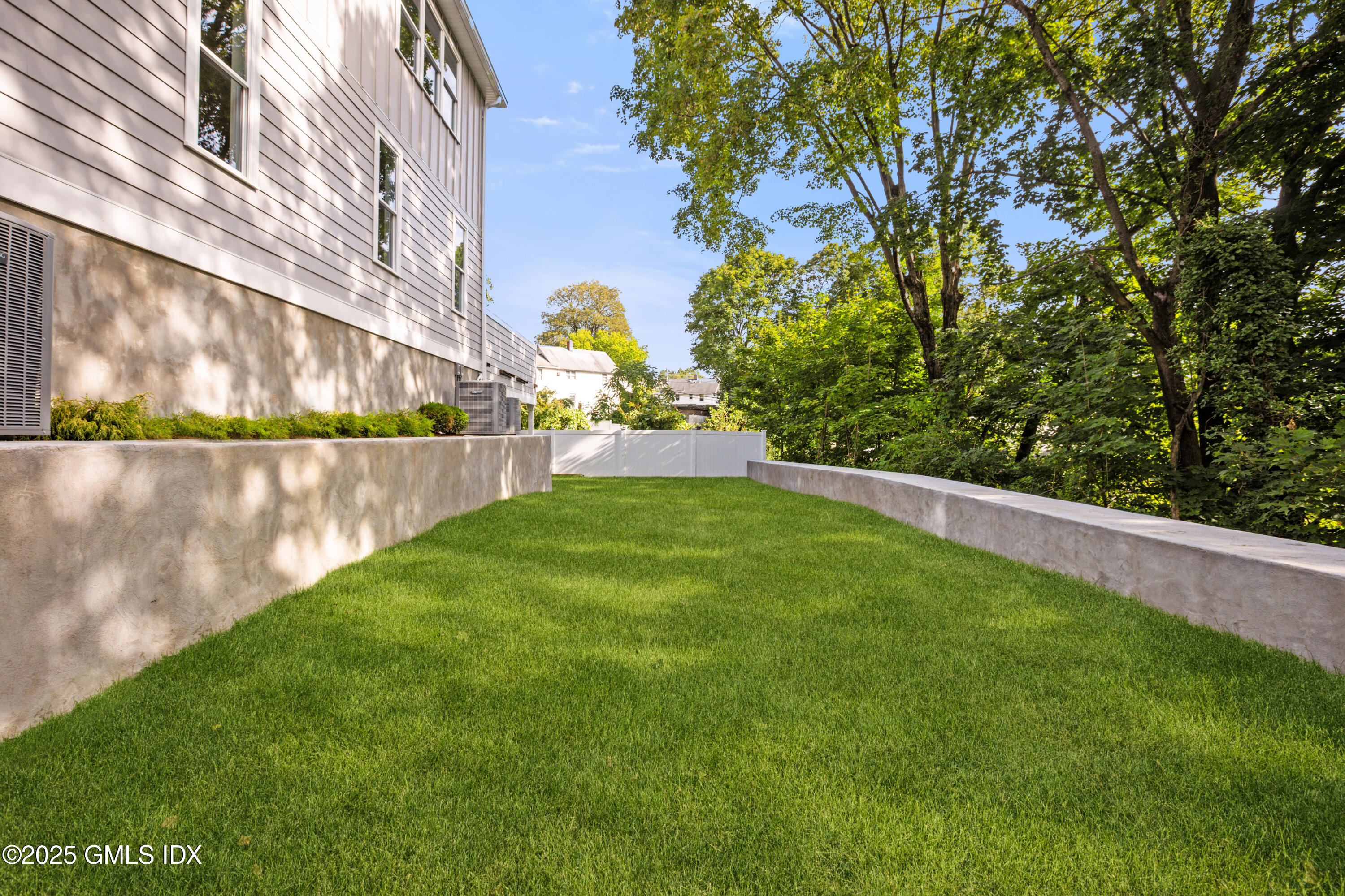 10 Highland Place, Unit B Greenwich, CT 06831 - Photo 26 of 30 10 Highland Pl Greenwich CT-10