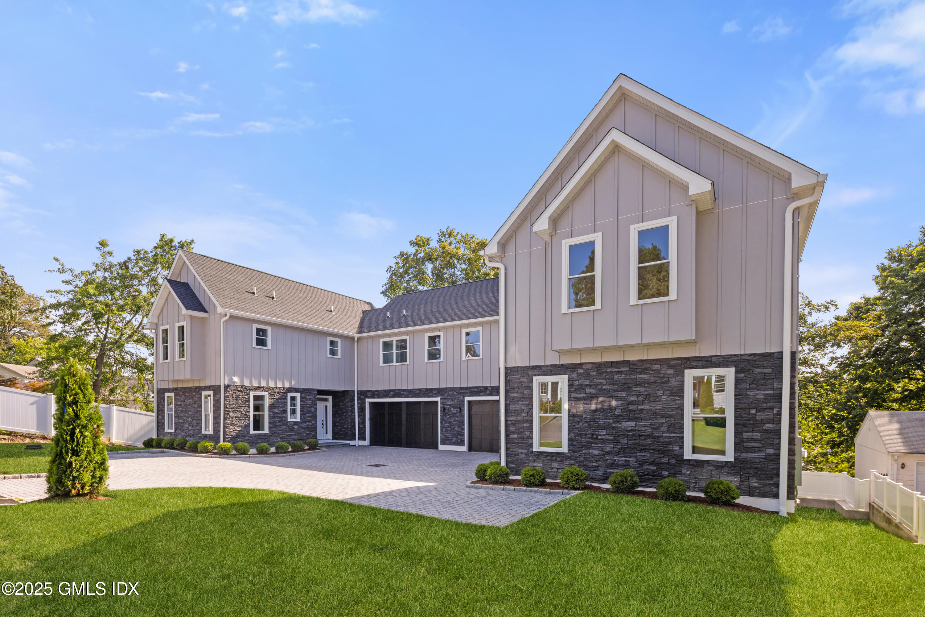 10 Highland Place, Unit B Greenwich, CT 06831 - Photo 3 of 30 10 Highland Pl Greenwich CT-2