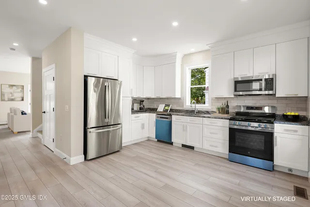 $8,000 | 10 Highland Place, Unit B, Greenwich, CT 06831