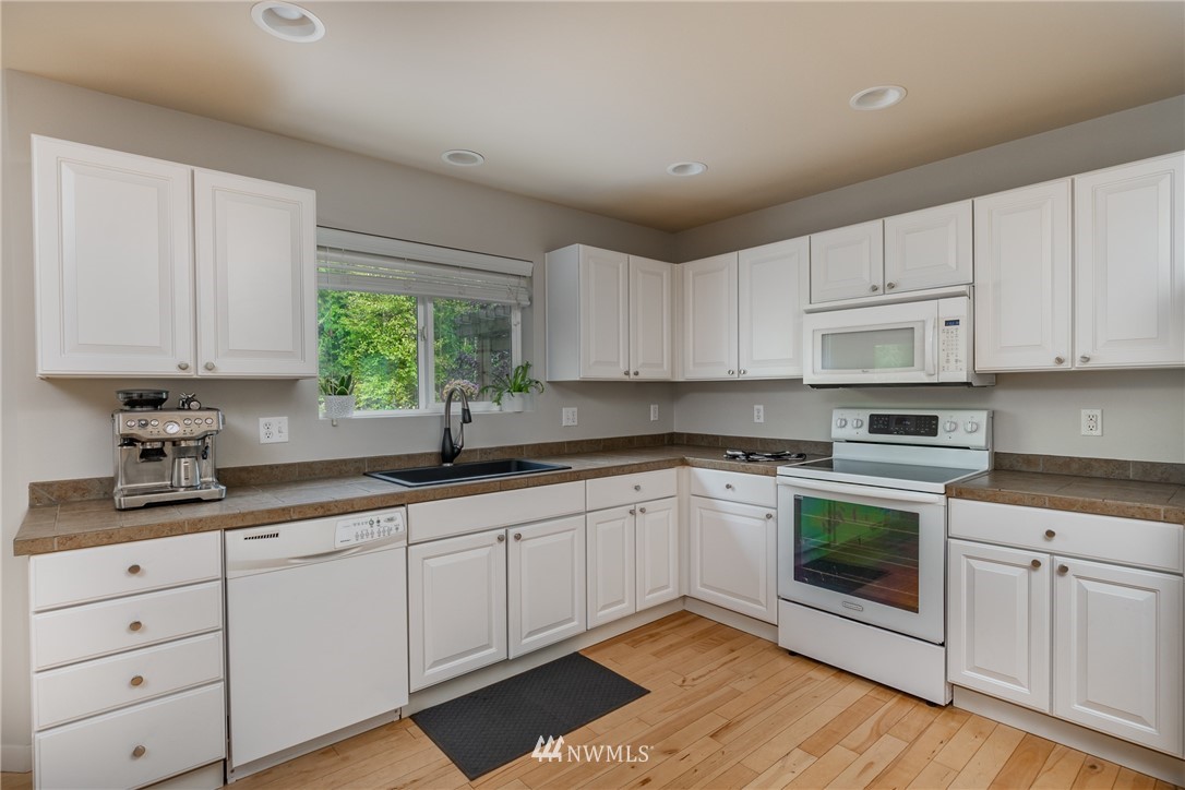 5273 Wellspring Road Mount Vernon, WA 98273 - Photo 9 of 32 Gallery Image 9