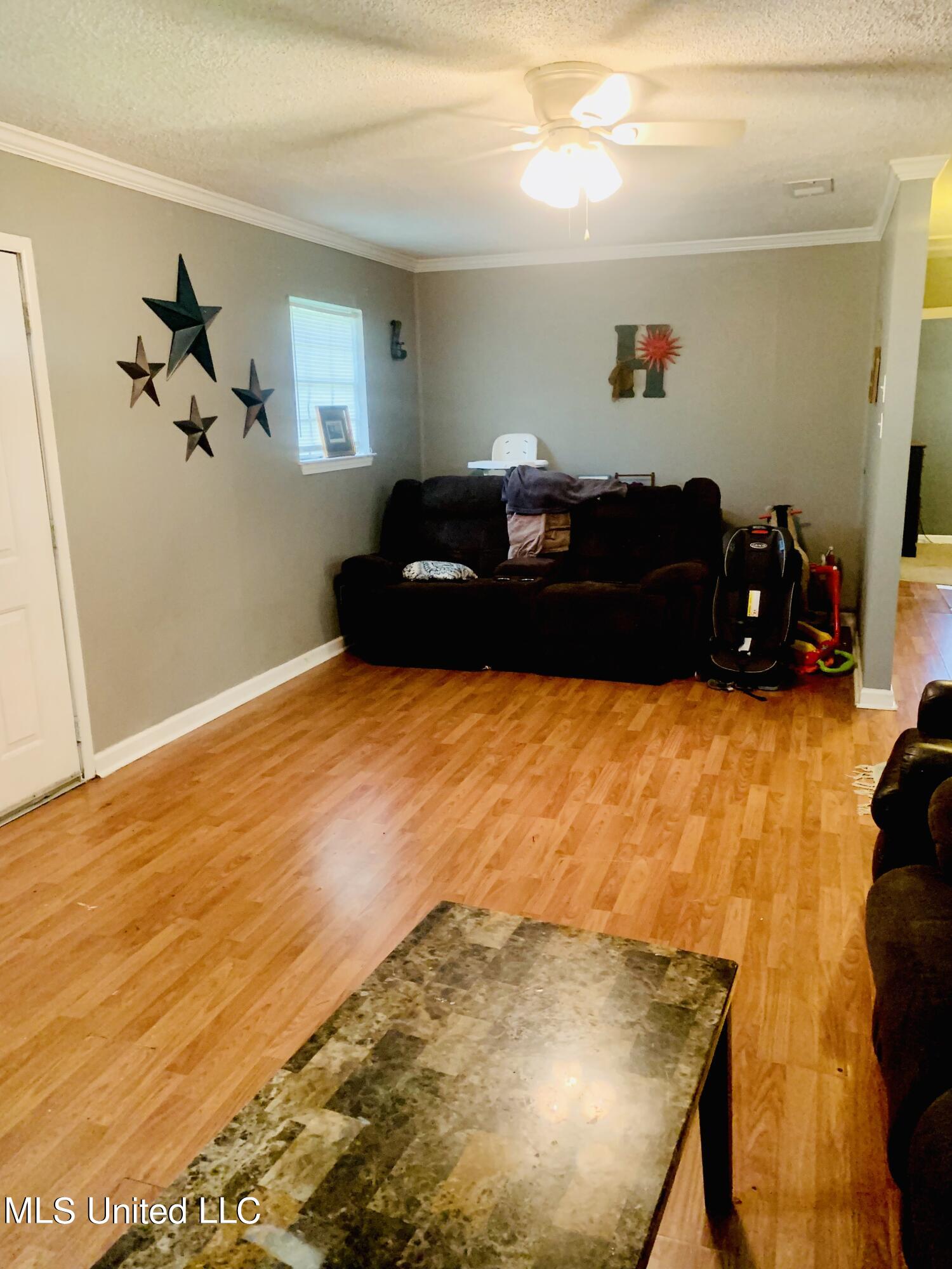 6917 Barnes Road Moss Point, MS 39563 - Photo 4 of 18 0CC590A6-BC04-4DC1-8BFF-AD6AA37A79BE