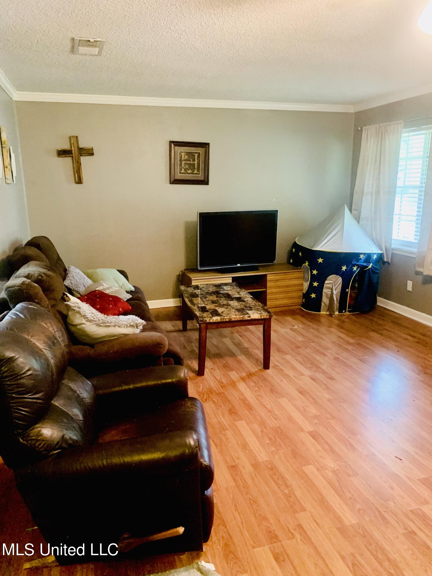 6917 Barnes Road Moss Point, MS 39563 - Photo 5 of 18 D28FA979-2329-469B-B055-4678C01A70BC