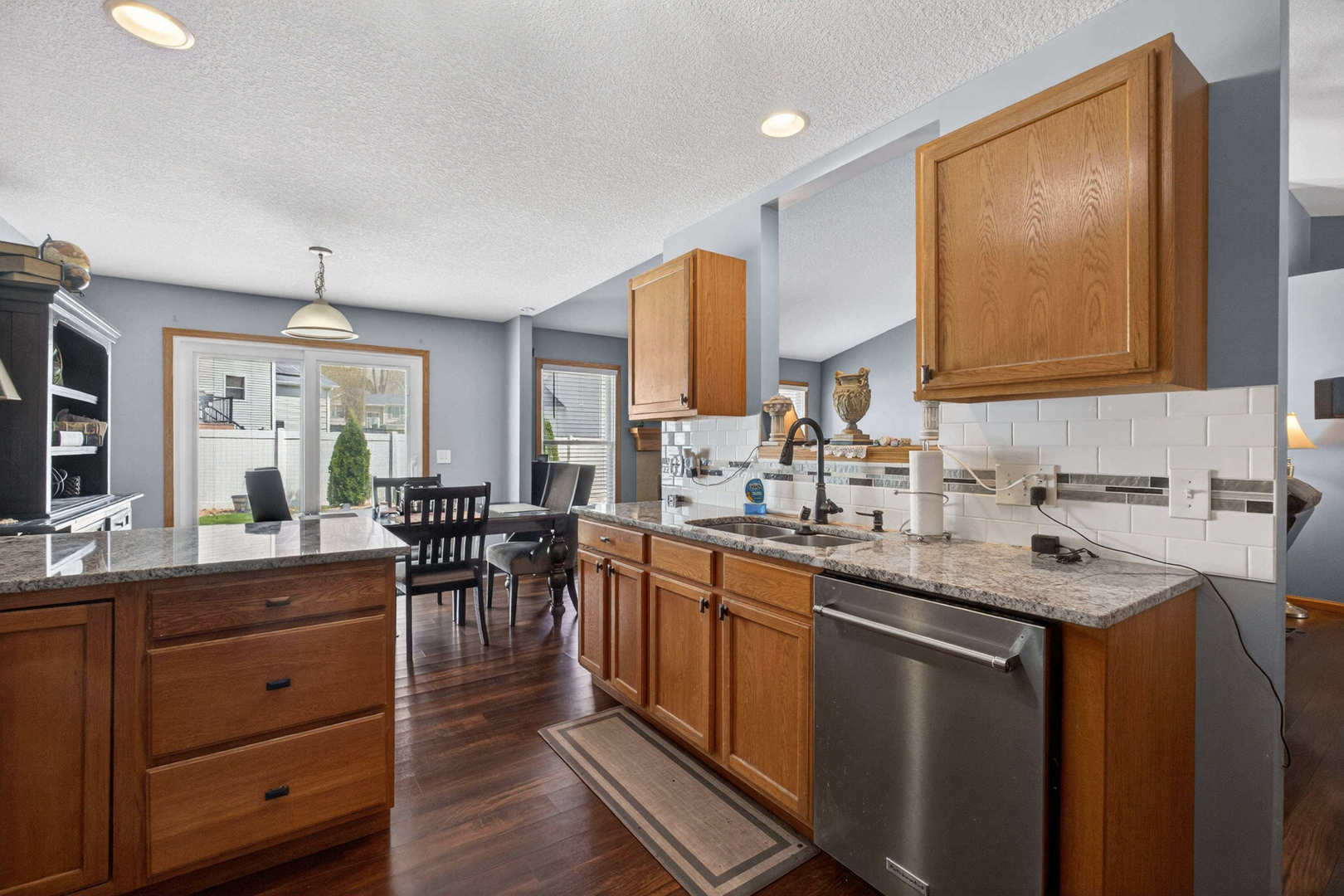 5317 Hillandale Road Davenport, IA 52806 - Photo 13 of 32