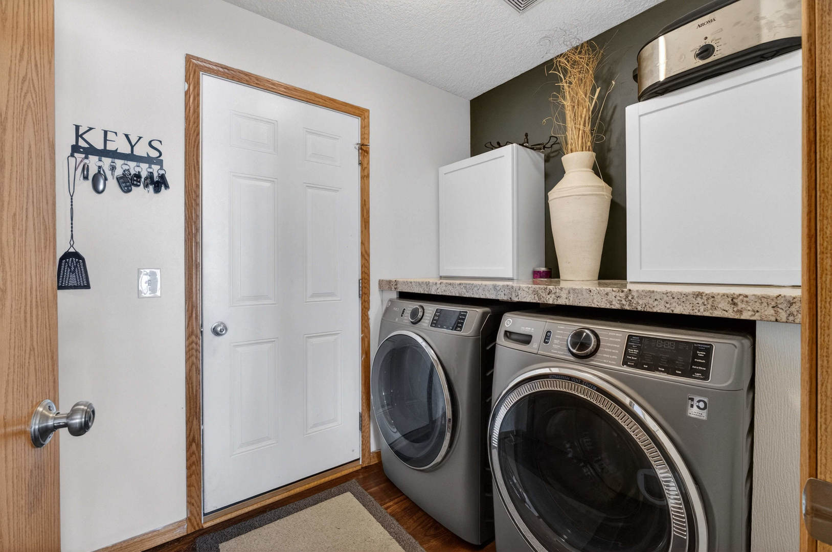 5317 Hillandale Road Davenport, IA 52806 - Photo 14 of 32