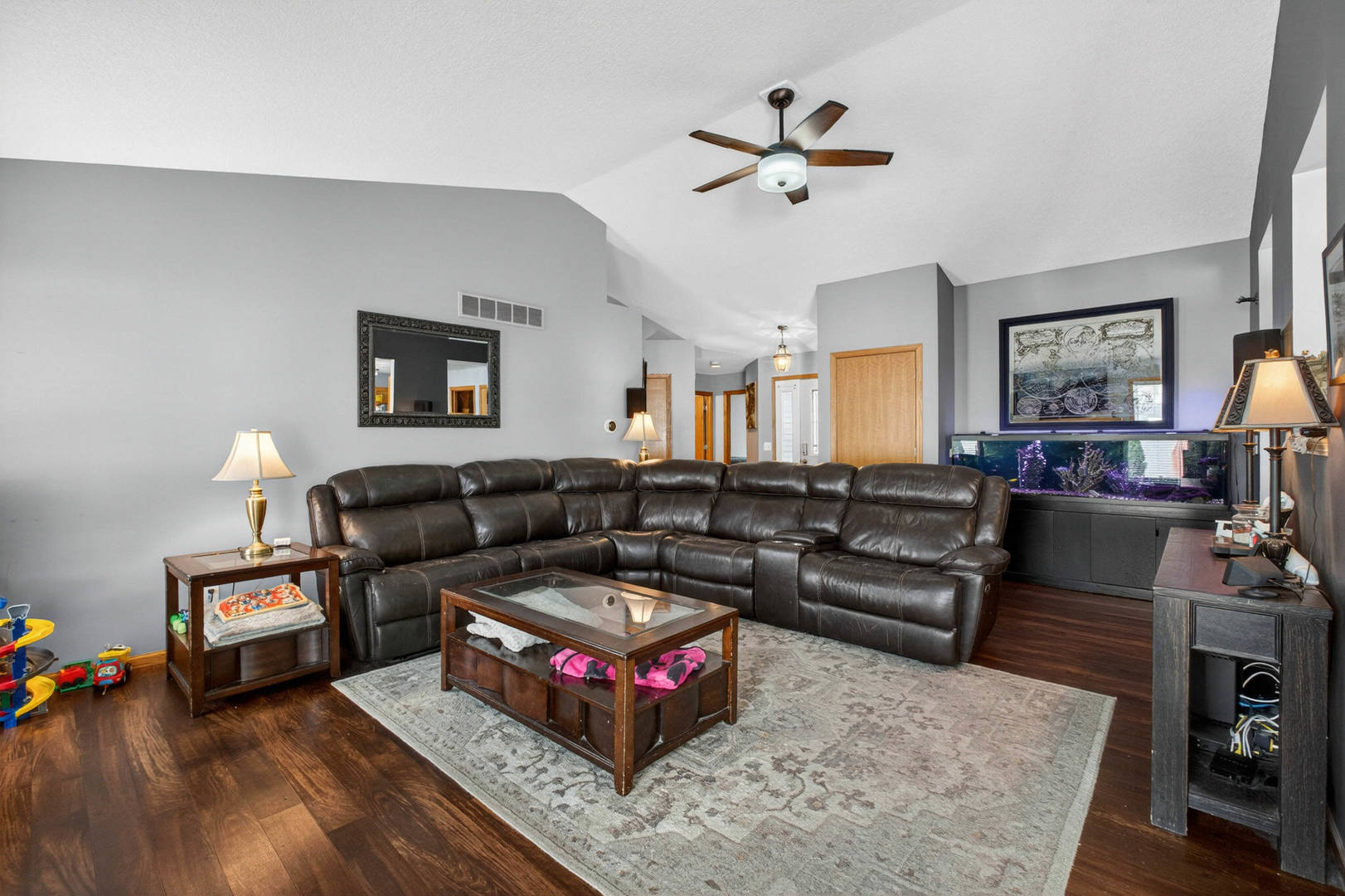 5317 Hillandale Road Davenport, IA 52806 - Photo 8 of 32