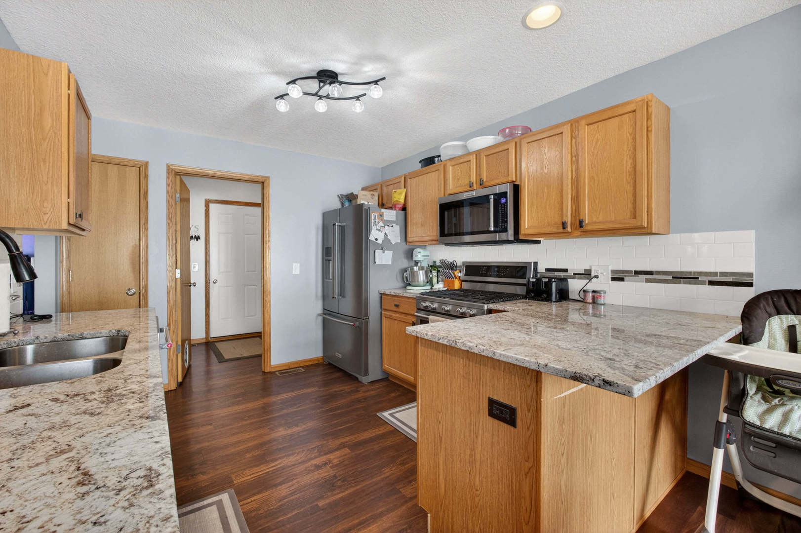 5317 Hillandale Road Davenport, IA 52806 - Photo 10 of 32