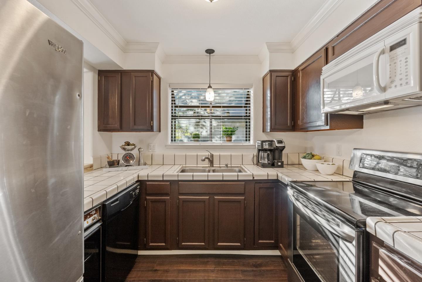 1555 Hecker Pass Road, Unit A104 Gilroy, CA 95020 - Photo 7 of 27 Gallery Image 7