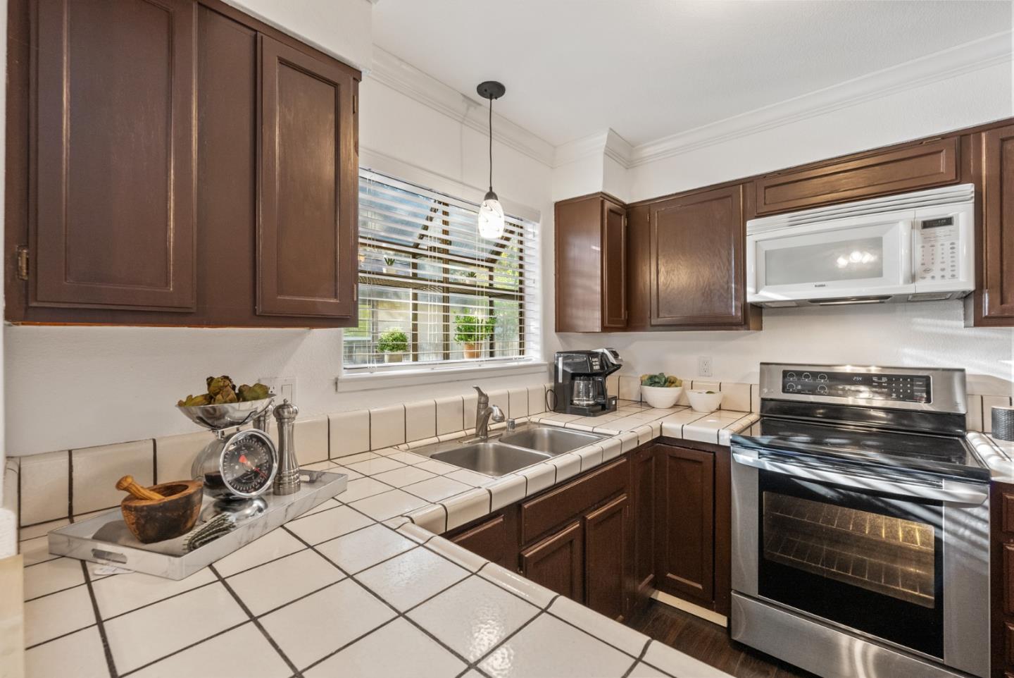 1555 Hecker Pass Road, Unit A104 Gilroy, CA 95020 - Photo 9 of 27 Gallery Image 9