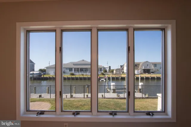 a view of empty room with window