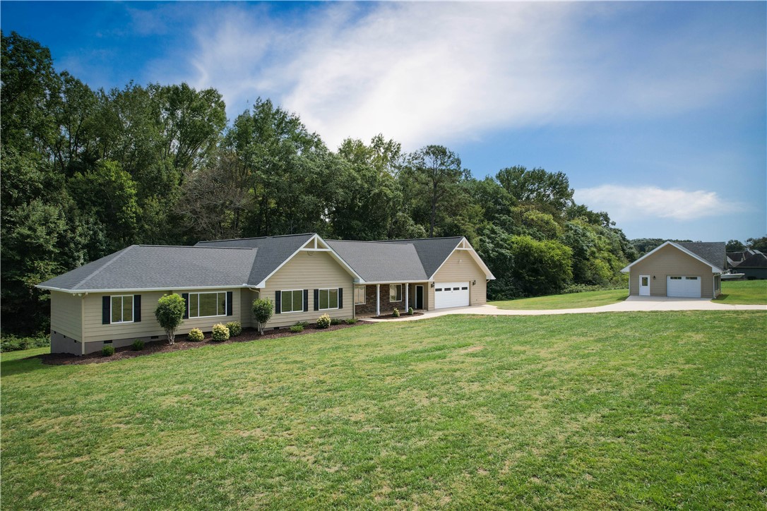 130 Thompson Road Pendleton, SC 29670 - Photo 2 of 34 Front/Side View