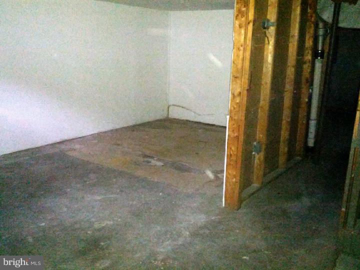 1042 South Merrimac Road Camden, NJ 08104 - Photo 2 of 18