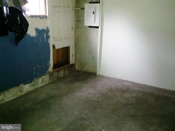 1042 South Merrimac Road Camden, NJ 08104 - Photo 3 of 18