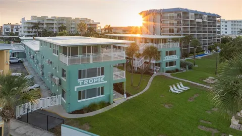 a view of a multi story building