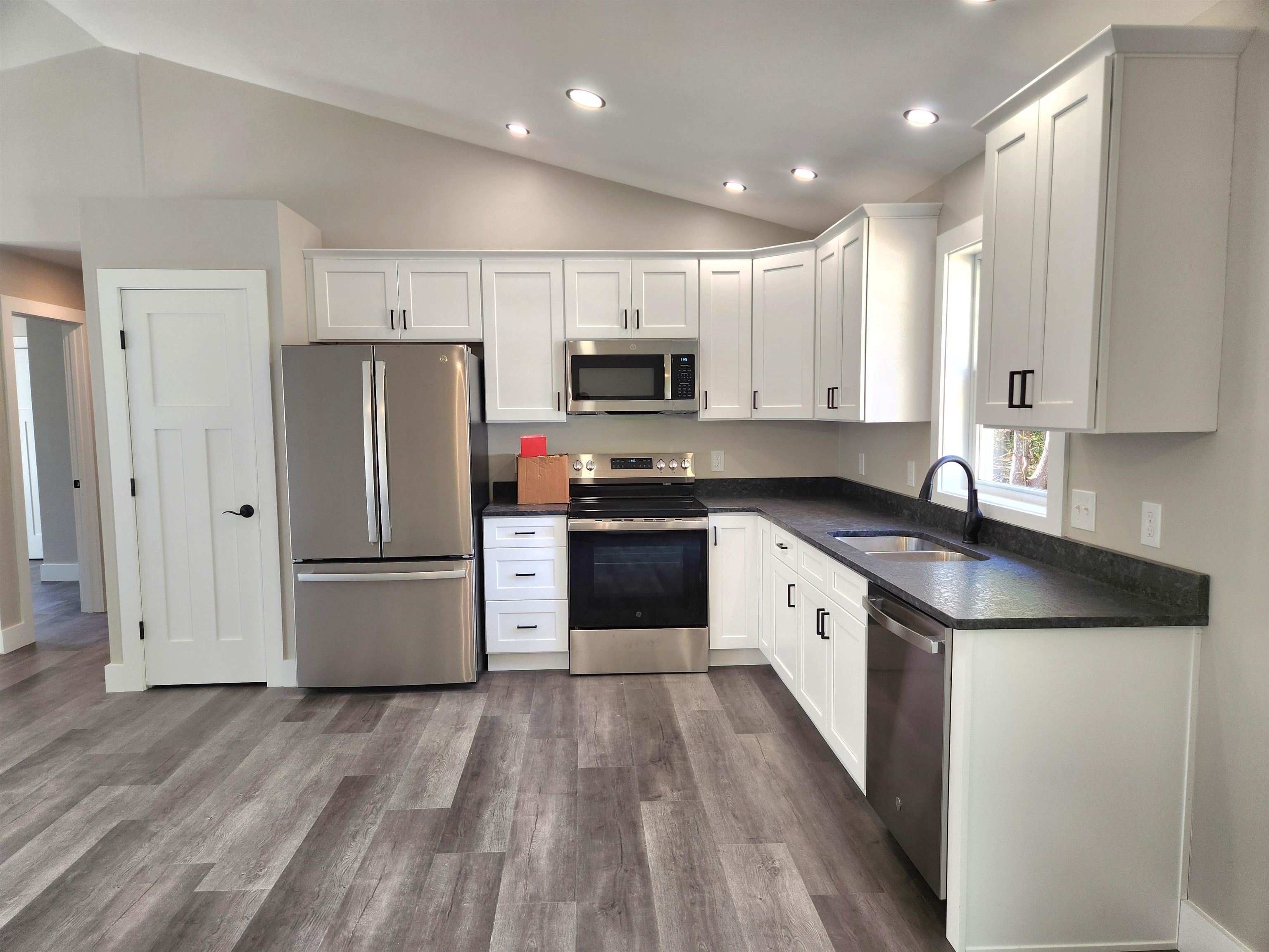 184 Kennedy Drive Keene, NH 03431 - Photo 7 of 22