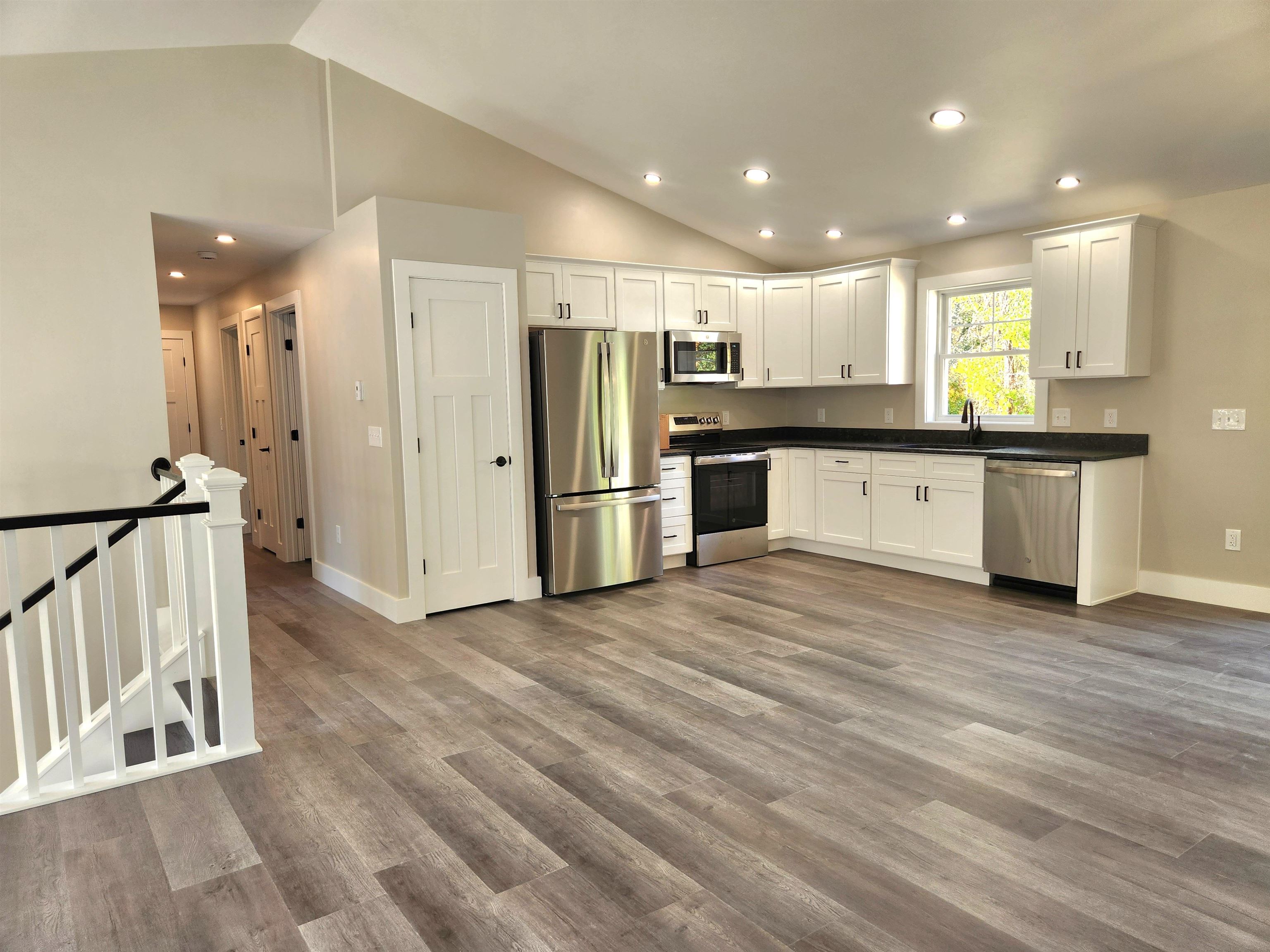 184 Kennedy Drive Keene, NH 03431 - Photo 8 of 22