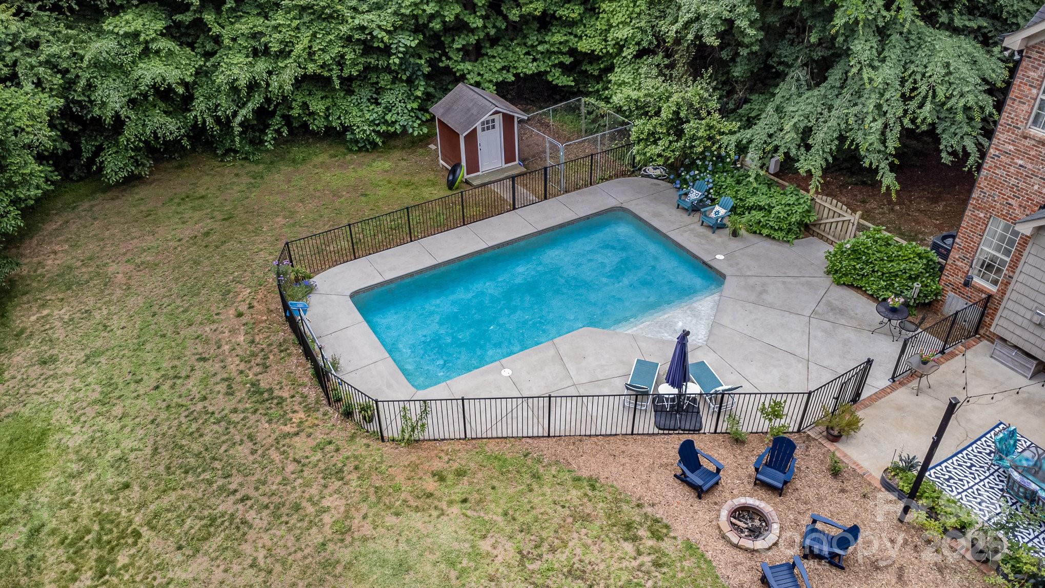 8121 Cane Pointe Lane Waxhaw, NC 28173 - Photo 37 of 39 an aerial view of a house having swimming pool