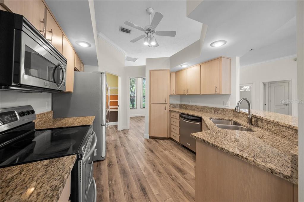 915 Southwest 82 Terrace Gainesville, FL 32607 - Photo 4 of 39 Gallery Image 4