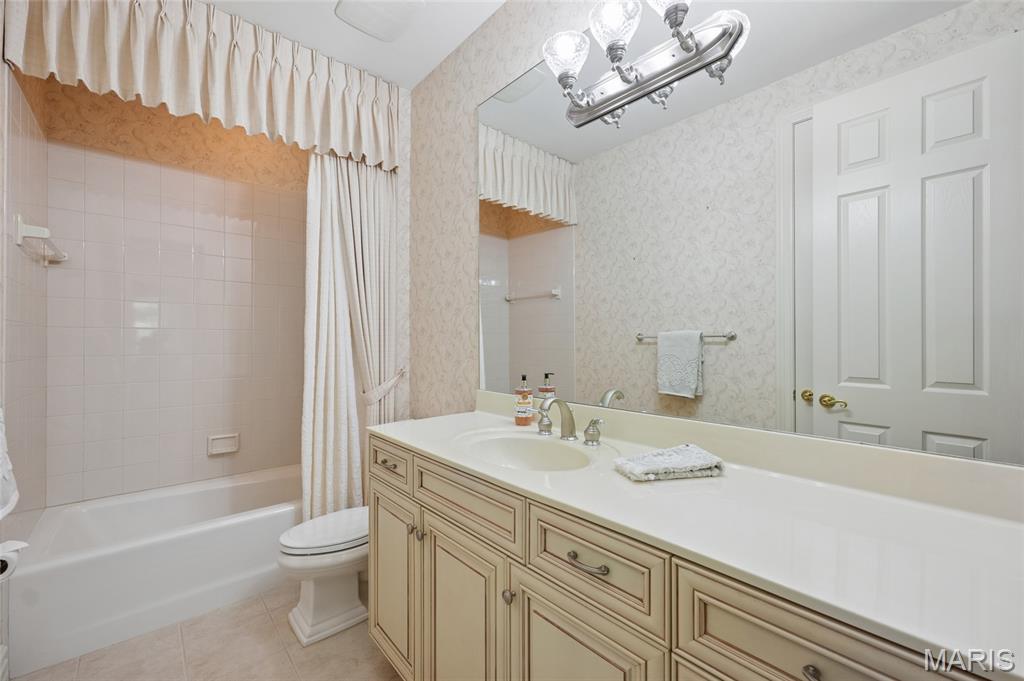 740 Stonebluff Court Chesterfield, MO 63005 - Photo 20 of 35