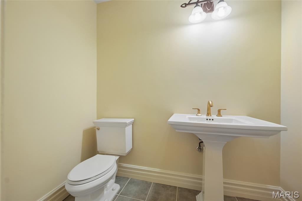 740 Stonebluff Court Chesterfield, MO 63005 - Photo 27 of 35