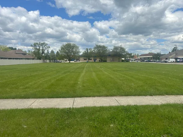 $400,000 | 99 West Merchants Drive, Oswego, IL 60543