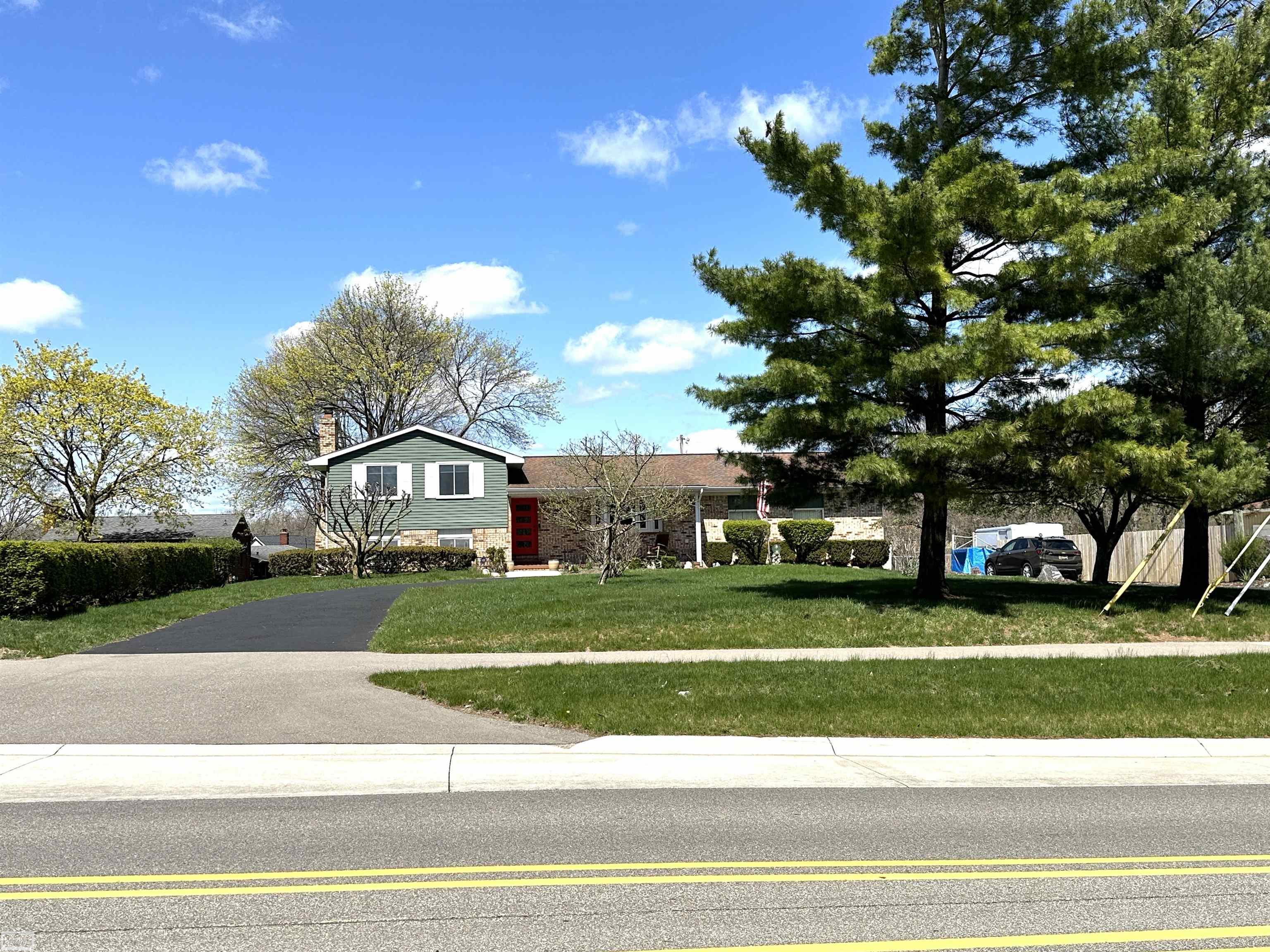 3070 South Boulevard Rochester, MI 48309 - Photo 2 of 22 50139560-6b3de583-e442-47d5-8724-3bc6509473ba.JPG