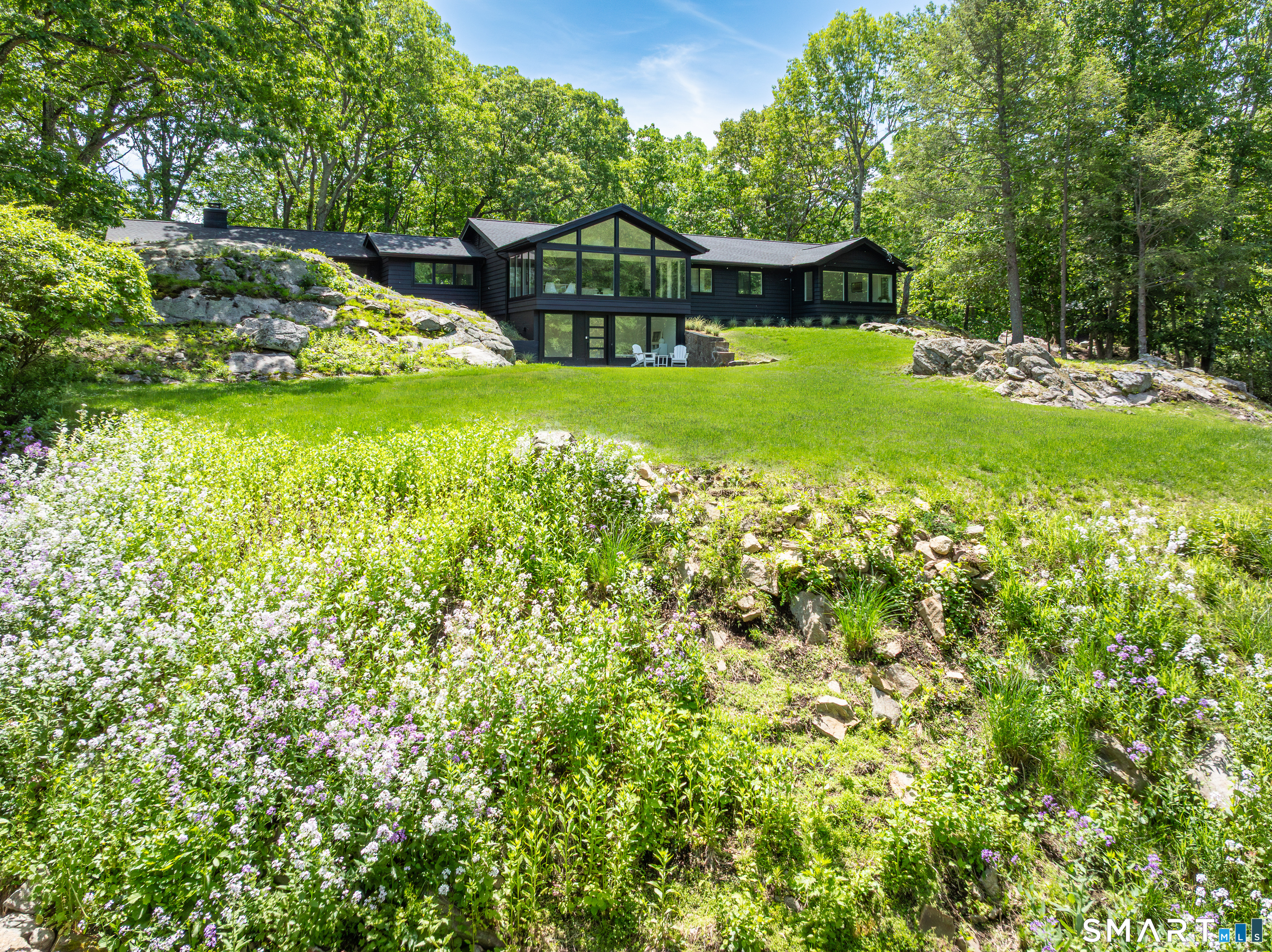 198 Woodchuck Road Stamford, CT 06903 - Photo 2 of 28