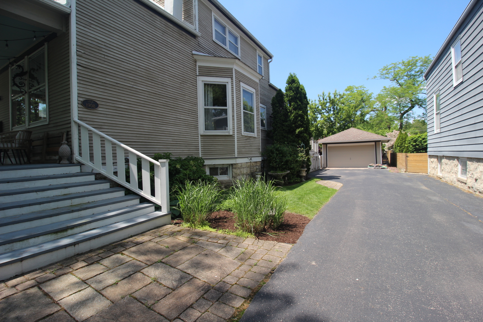 256 Blackhawk Road Riverside, IL 60546 - Photo 3 of 6