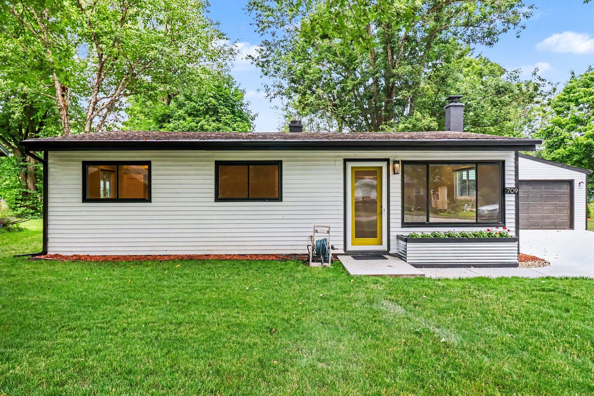 709 11th Street Three Rivers, MI 49093 - Photo 1 of 25 001_file_6940