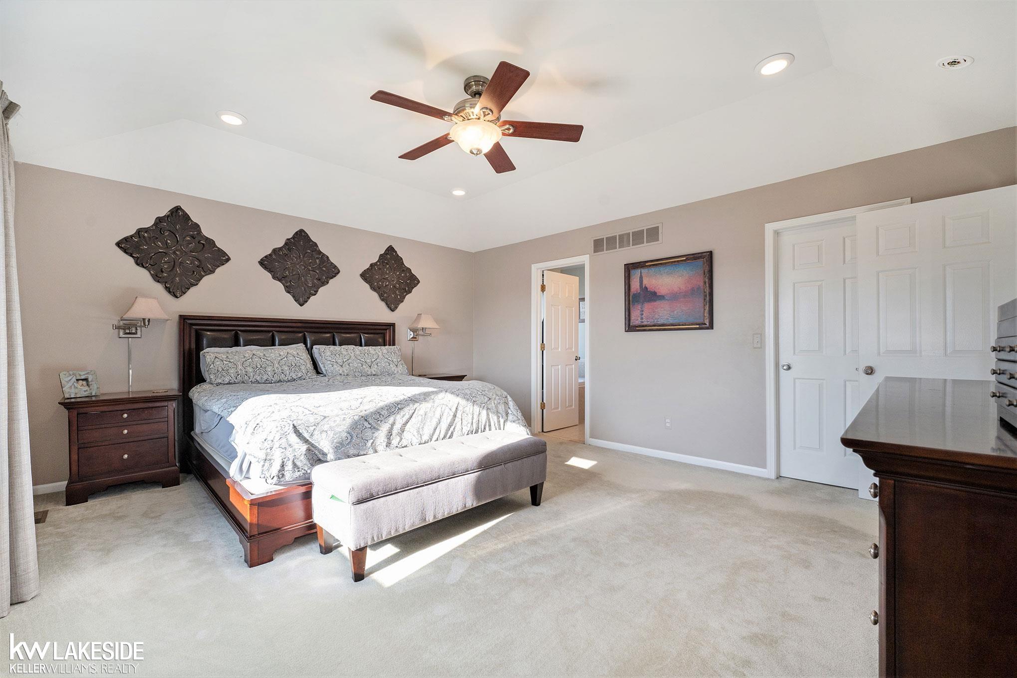 21384 Rome Drive Macomb, MI 48044 - Photo 24 of 36 50096654-23.JPG