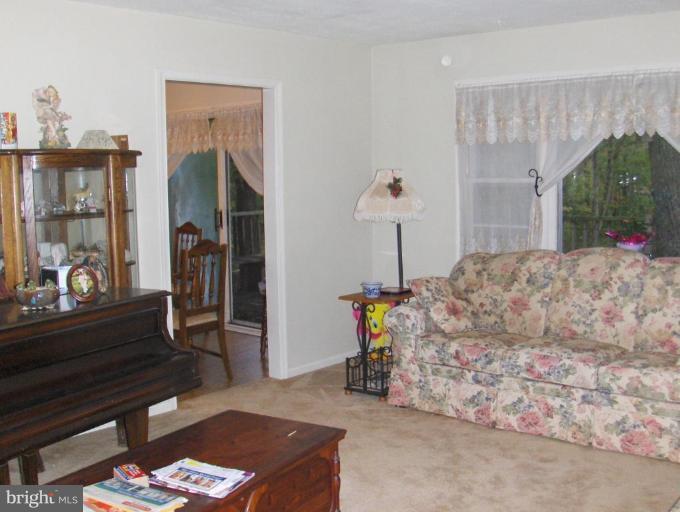 6311 Balls Mill Road Midland, VA 22728 - Photo 2 of 8 Living Room