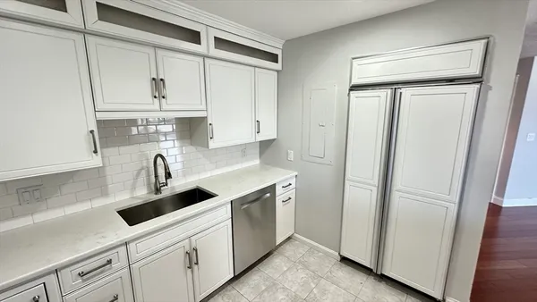 $1,079,000 | 2001 Marina Drive, Unit 211, Quincy, MA 02171