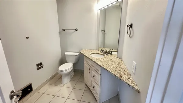 $1,079,000 | 2001 Marina Drive, Unit 211, Quincy, MA 02171