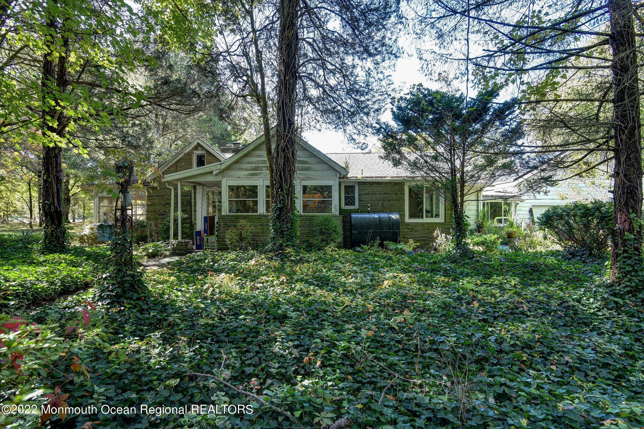 844 Monmouth Road Cream Ridge, NJ 08514 - Photo 2 of 11 Front View