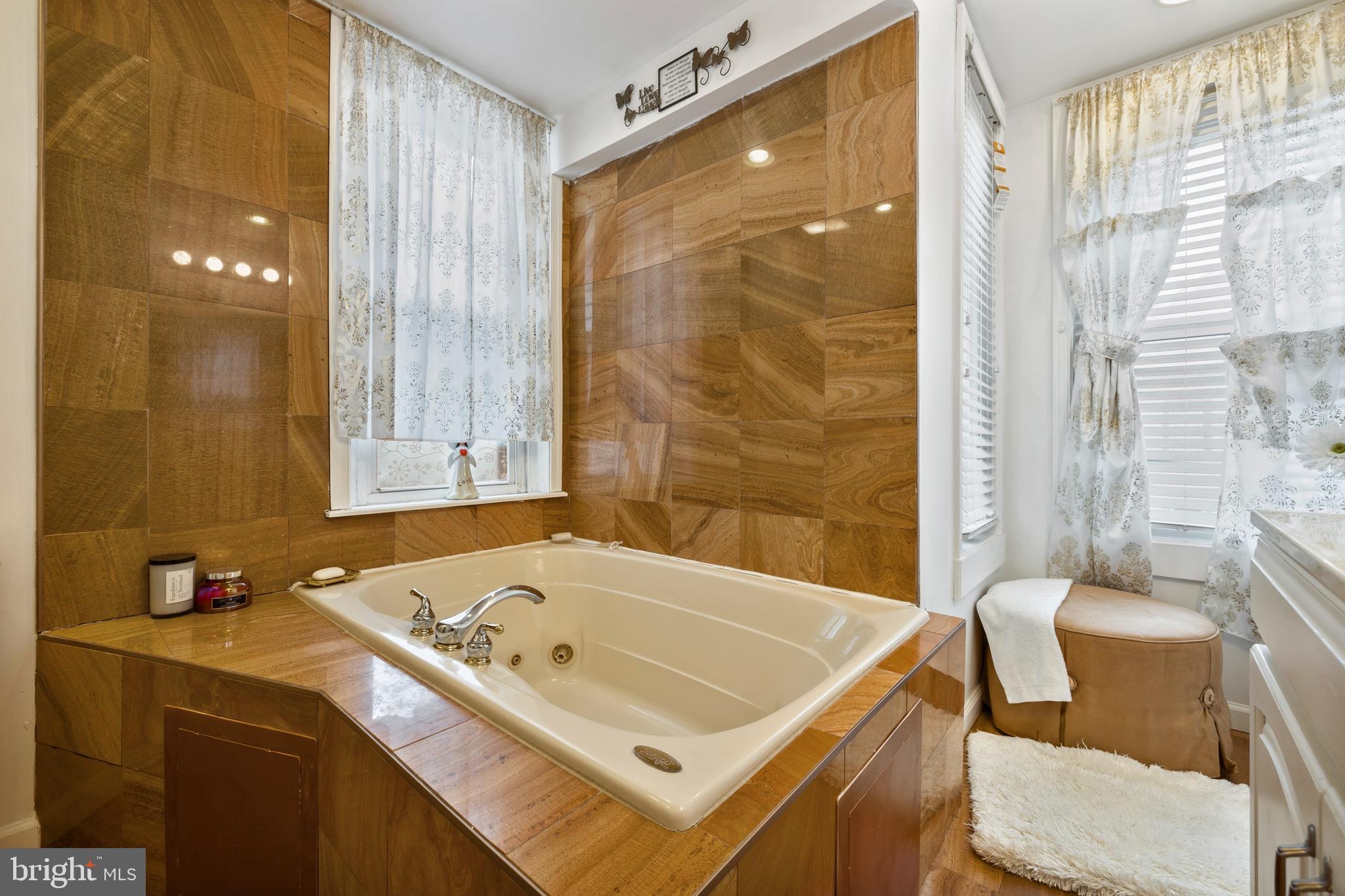 412 Holly Road Lansdowne, PA 19050 - Photo 13 of 40 2nd Fl Bathroom