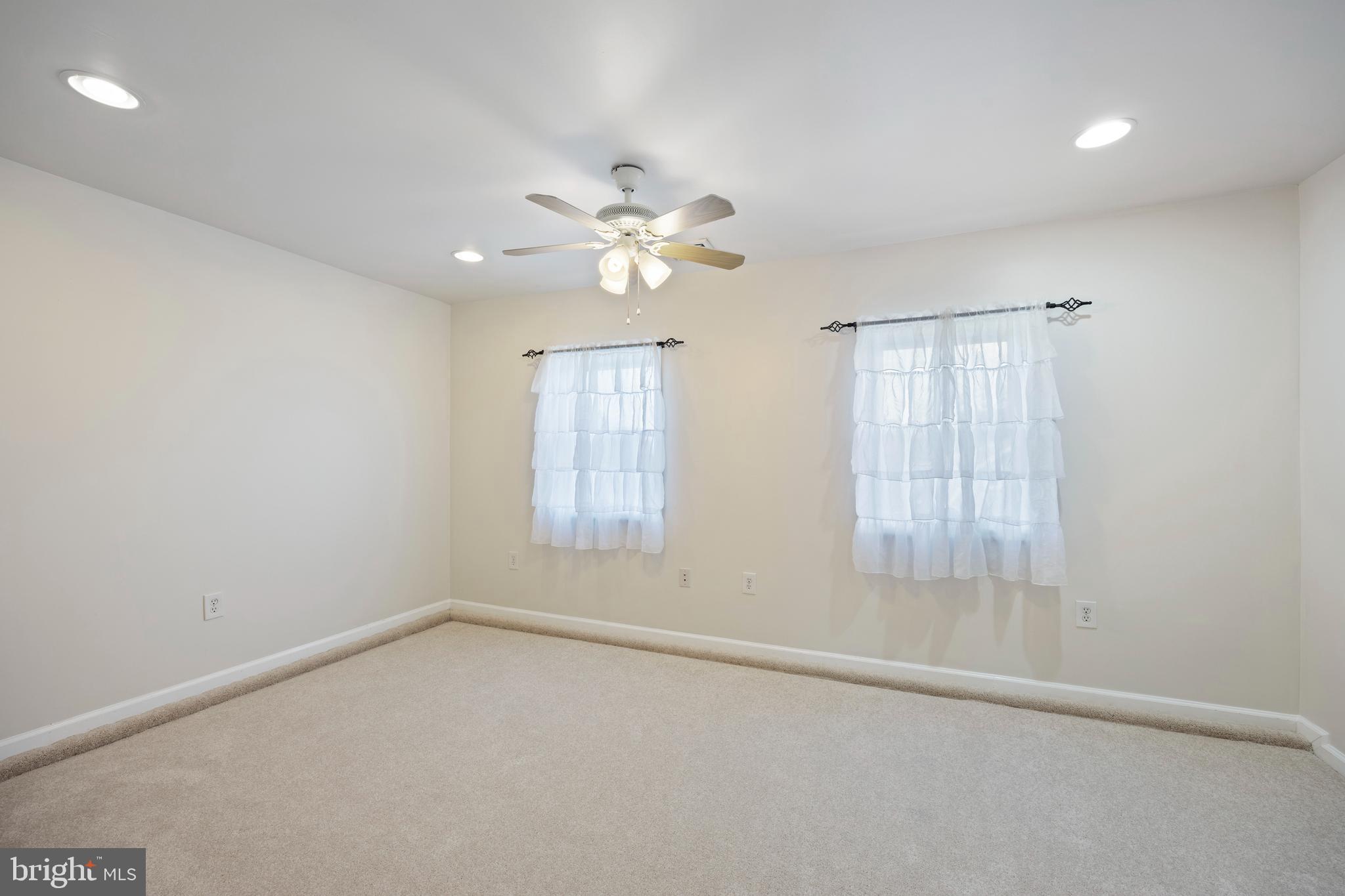 412 Holly Road Lansdowne, PA 19050 - Photo 22 of 40 3rd Fl Bedroom