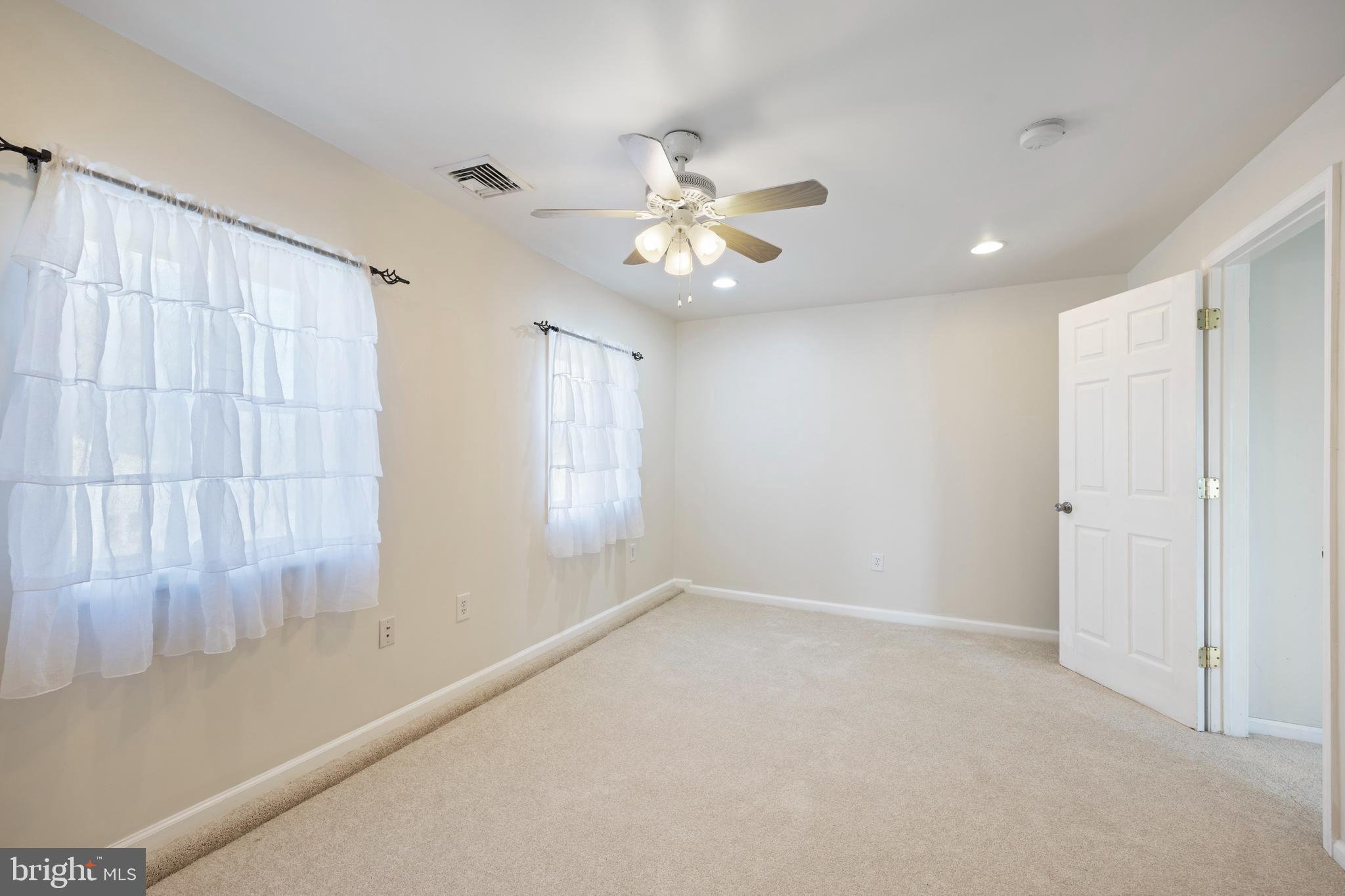 412 Holly Road Lansdowne, PA 19050 - Photo 23 of 40 3rd Fl Bedroom 2